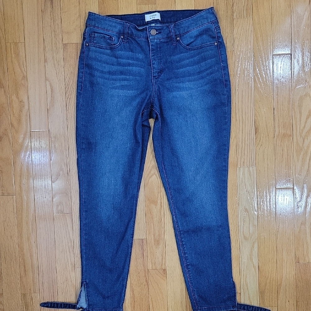 Medium-Dark Blue Ankle Cropped Jeans with Stretch